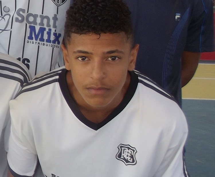 Caio Silva, destaque da final com 3 gols.