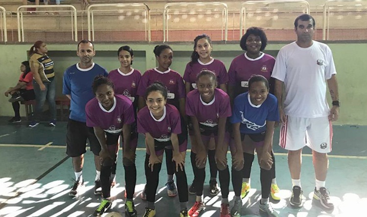 Equipe de Recreio com professor Gil Carlos e o secretário de Esportes.