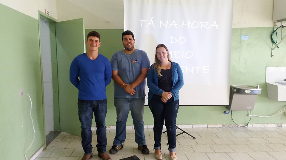 Secretário João Guilherme Ferreira (ao centro) e assessores.