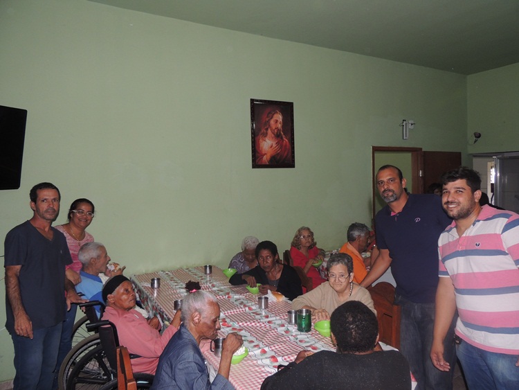 Vereadores Marcel, Pororoca e Paulinho Pintor com a secretária Gabriela.