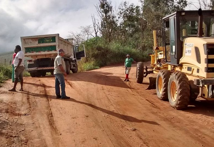 Serviço em estrada vicinal,