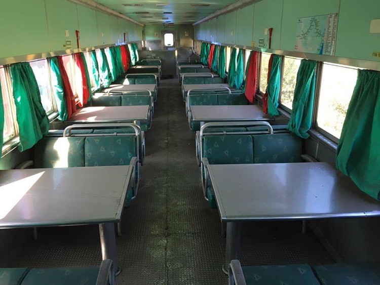 Interior de vagão adquirido.