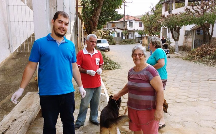 Vacinação antirrábica em Recreio.