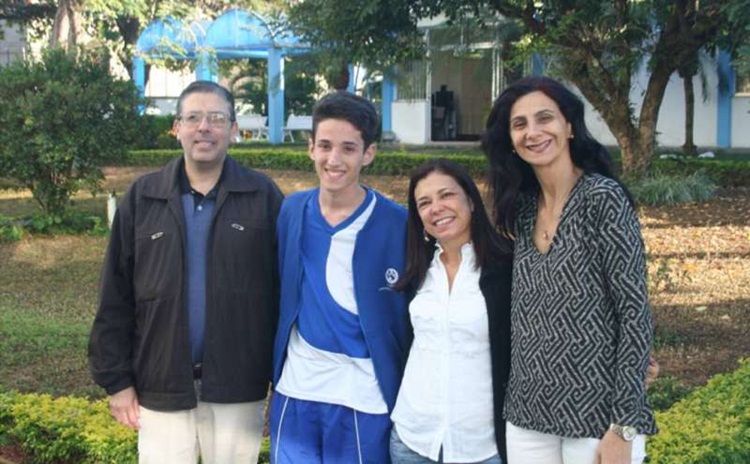 Davi ao centro com professores e coordenadores do CIC.