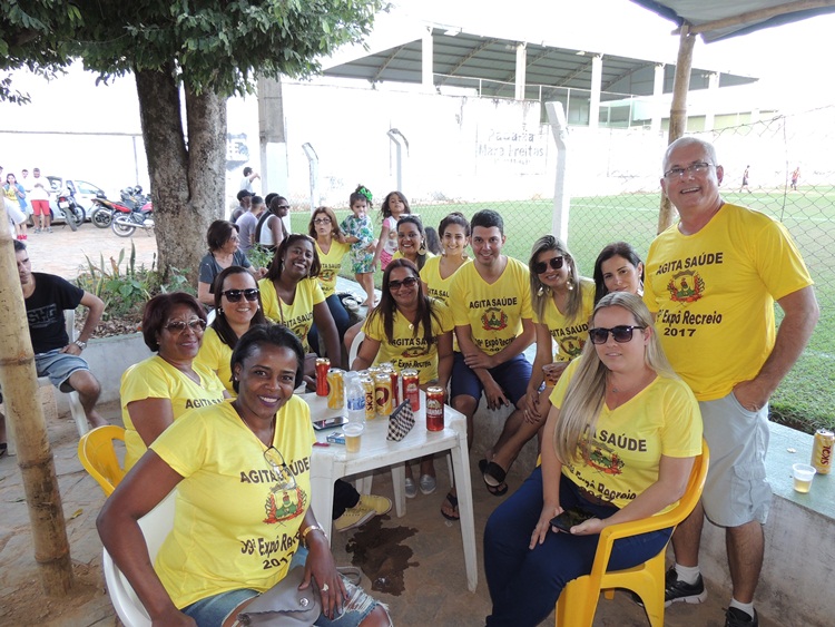 Provedor do HSS com a turma Agita Saúde.