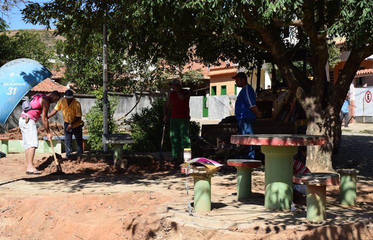 Reestruturação da Praça.