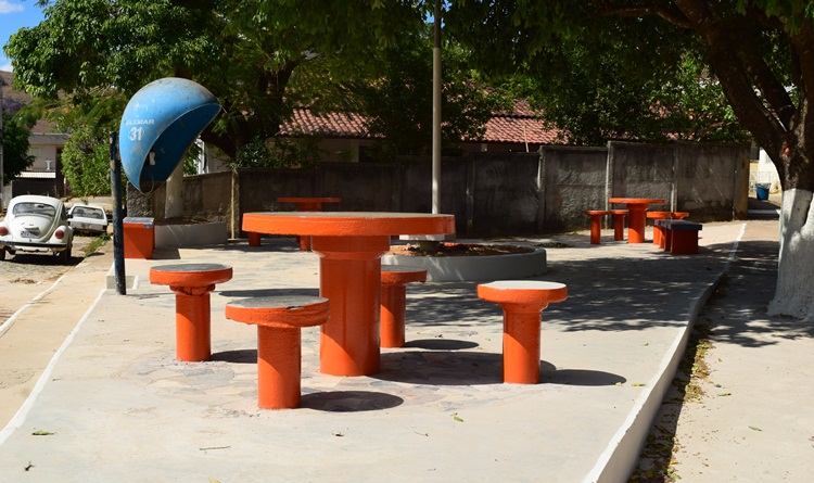 Praça da Grotinha reestruturada.