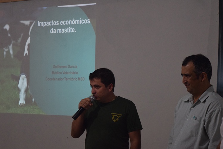 Gustavo apresentando Guilherme Garcia.